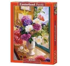 Пъзел Castorland от 1000 части – натюрморт с хортензии във ваза до прозорец. Цветна и романтична композиция с класически елементи и ретро часовник